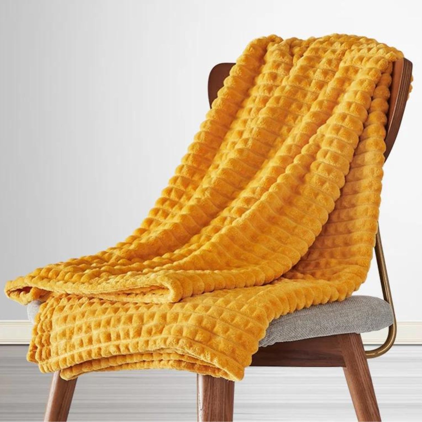 Checkered Plush Throw Blanket All Season Cover
